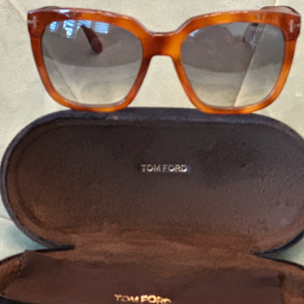Tom Ford Tortoise Shell Sunglasses, Like New Condition! Make an Offer!